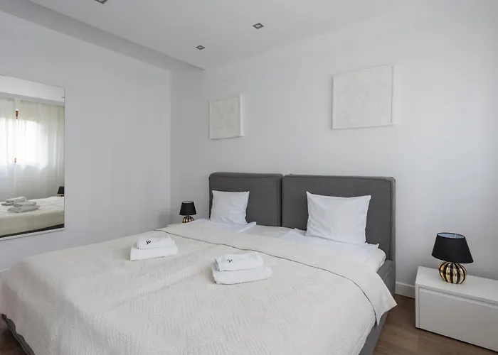 Central Warsaw Apartment - Great Location - Modern Studio - Wronia 45B