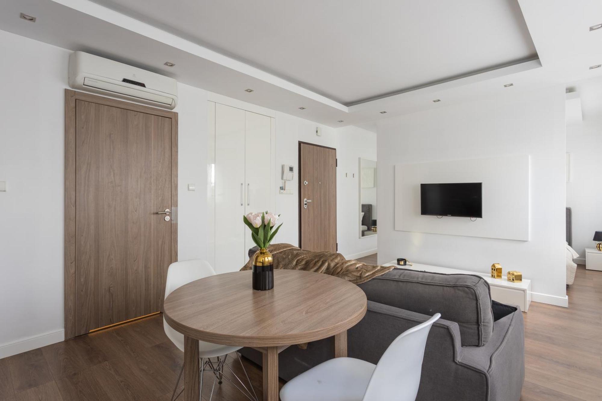 - Great Location - Modern - Wronia 45b Apartament